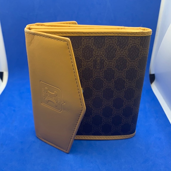 Céline
Macadam Compact In Mustard/Brown Coated Canvas Wallet - Picture 3 of 12